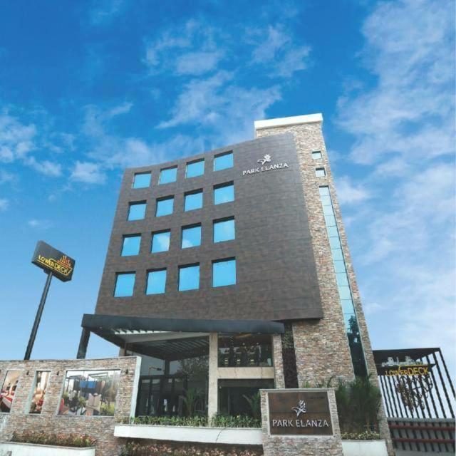 Hotel Park Elanza Madras Buitenkant foto